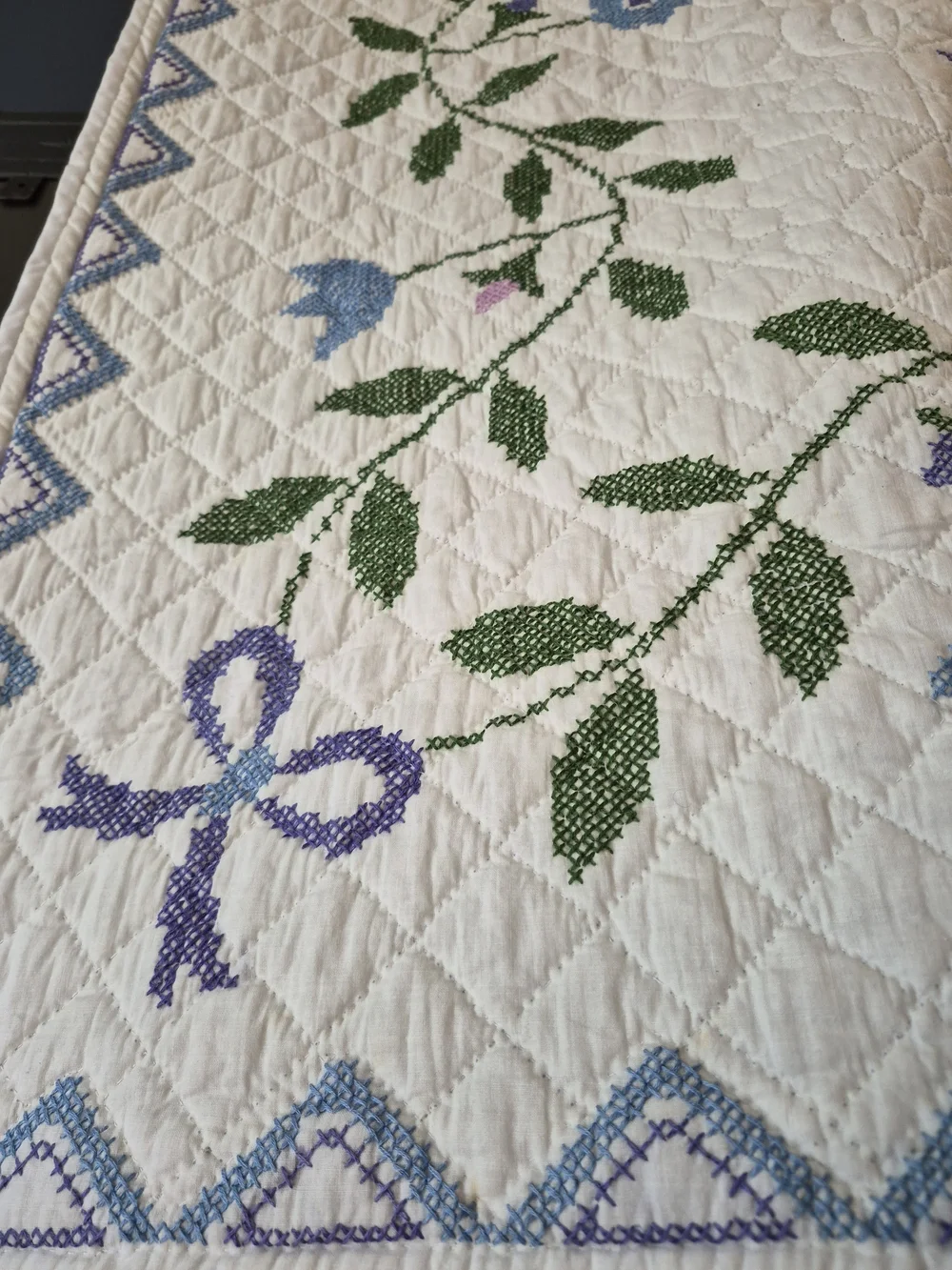 Baltimore Album Style Handmade Floral Quilted Bedspread in White and Light Blue